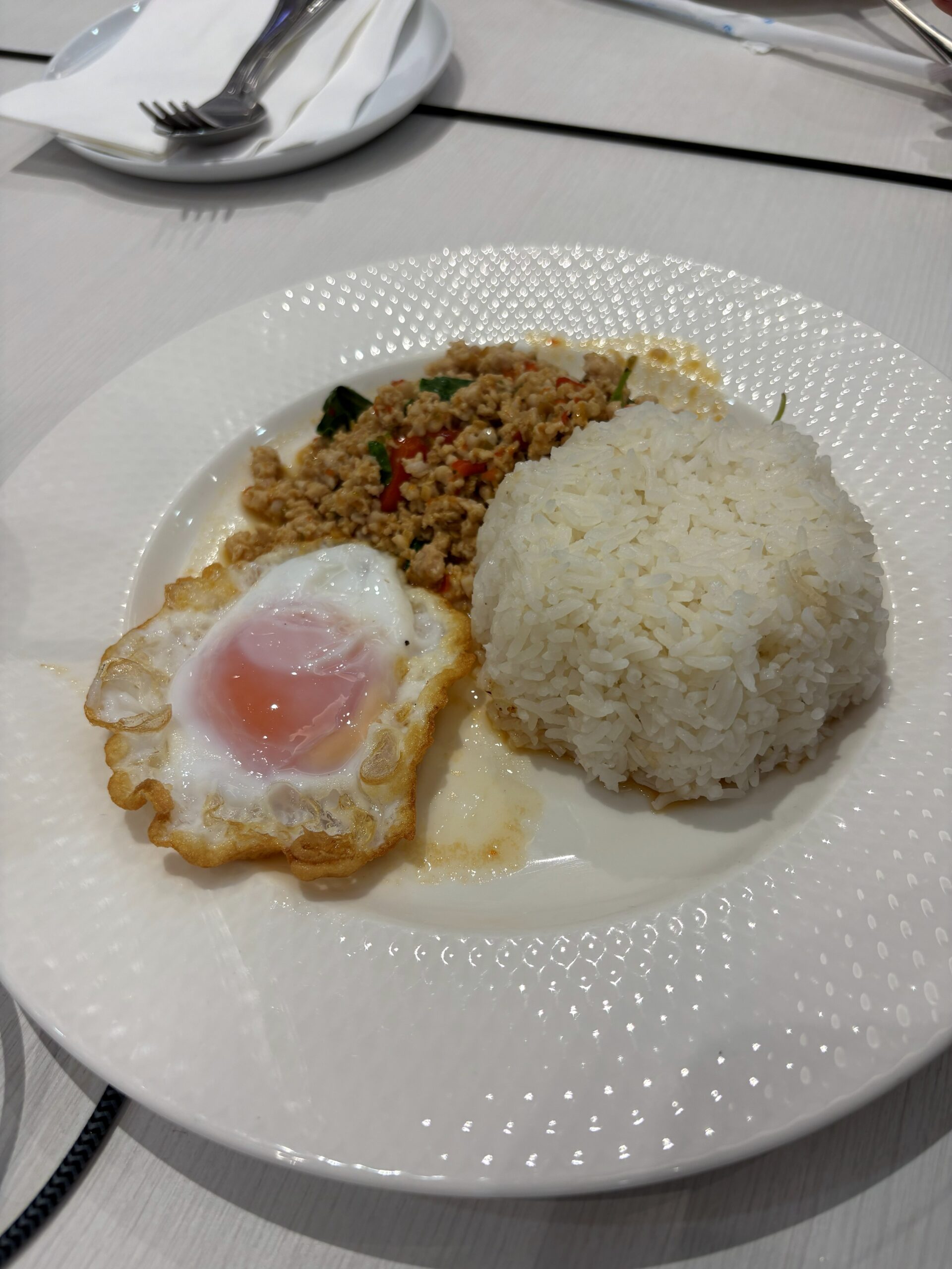 昼食のガパオライス