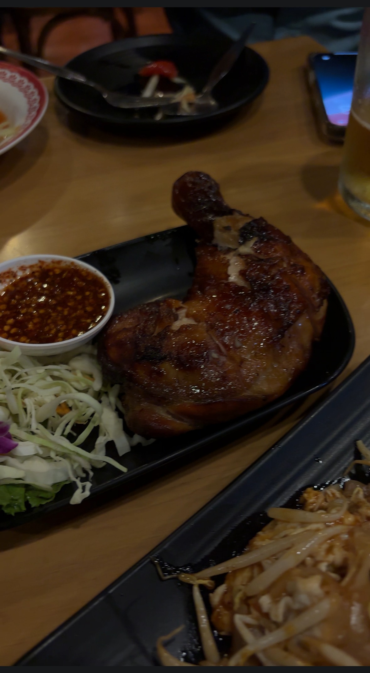 イサーン料理のガイヤーン（タイ風焼き鶏）